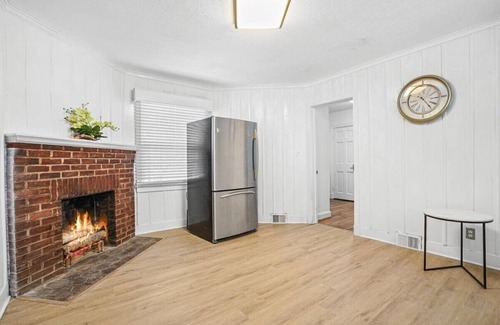 Bethesda Maison | 3Bd/2.5ba Townhome in Bethesda nr NIH and Metro