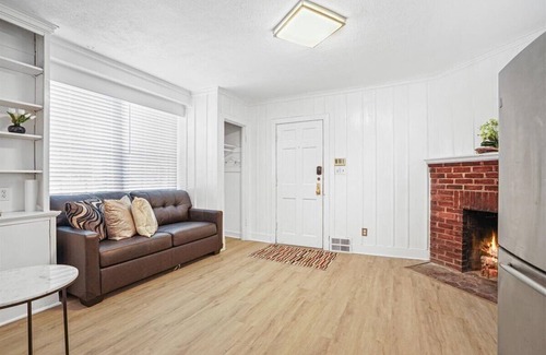 Bethesda Maison | 3Bd/2.5ba Townhome in Bethesda nr NIH and Metro