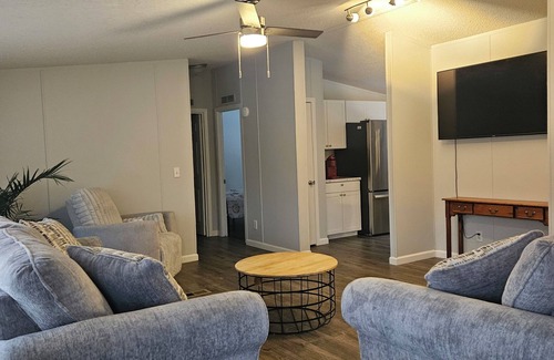 Pembroke Maison | 3bd/2 bath off 460E. One of two properties 1 mile of each other for large groups