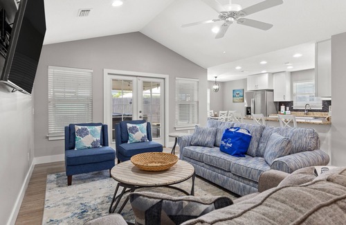 Laguna Beach Estates Maison | 3bd, 2BA Home! Family Friendly! Close to Beach! HOT Tub!