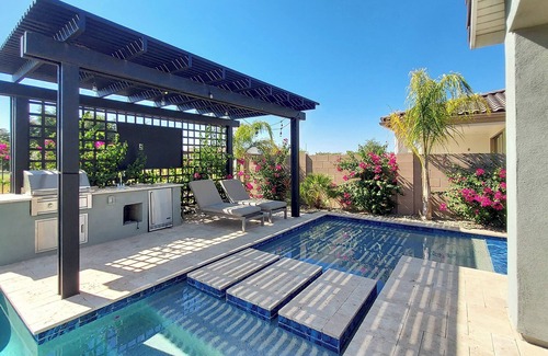 Surprise Maison | 3bd/2ba House w/ Pool, Hot Tub, Kiddie Pool, Firepits, & Resort Style Amenities