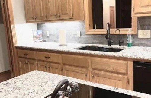 Oklahoma City Maison | 3BD 2Bath Sleep 8 Tornado shelter Whole home Safe Area