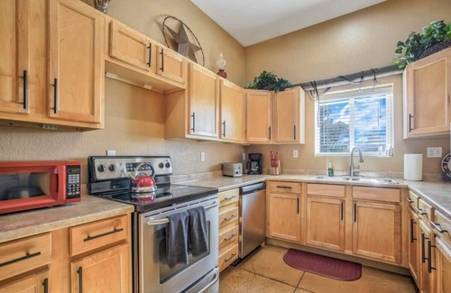 Larkspur Maison | 3BD |Cowboy Quarters Retreat Experience