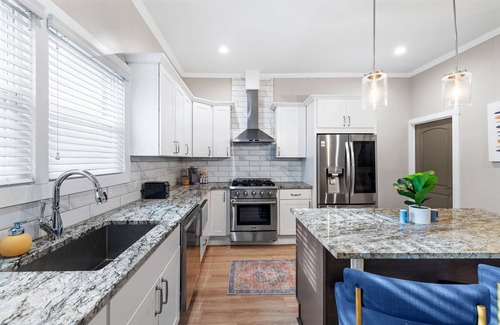 Bloomfield Maison | 3BD w/ Rooftop & BBQ - 7 Mins to Downtown Pittsburgh