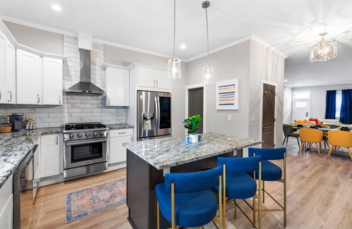 Bloomfield Maison | 3BD w/ Rooftop & BBQ - 7 Mins to Downtown Pittsburgh