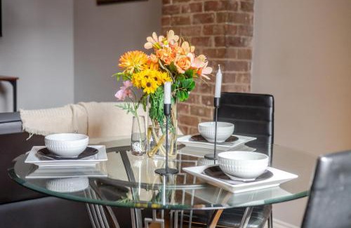 Downtown Montreal Appartement | 3BDR Penthouse, Rooftop and BBQ in Crescent