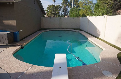 Tami Estates Maison | 3bdr Remodeled, pool resort living & putting Green