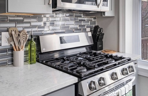 Pittsburgh Appartement | 3Bed 2Bath Family Home w/Hot Tub & Huge backyard