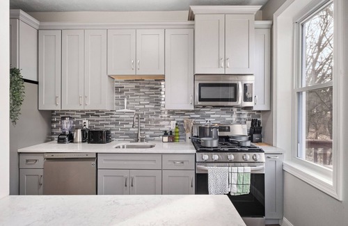 Pittsburgh Appartement | 3Bed 2Bath Family Home w/Hot Tub & Huge backyard