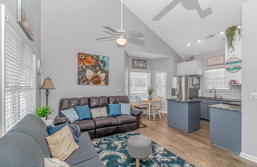 Surfside Beach Maison | 3bed 2bath Ocean Lakes with golf cart and king bed