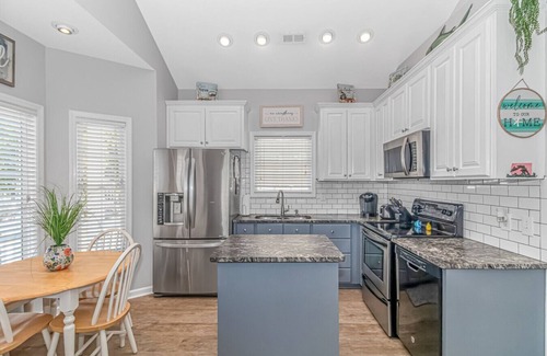 Surfside Beach Maison | 3bed 2bath Ocean Lakes with golf cart and king bed
