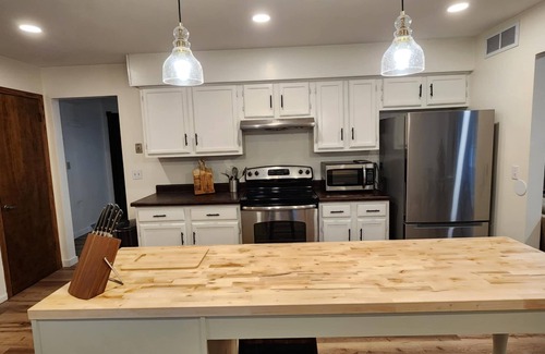 Roscoe Maison | 3Bed 3 Bath Home with Indoor Pool -Your Perfect Getaway!