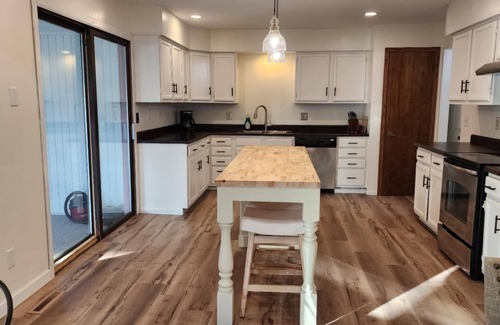 Roscoe Maison | 3Bed 3 Bath Home with Indoor Pool -Your Perfect Getaway!