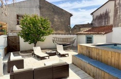 Beauvais sur Matha Maison | 3Bed House- Sleeps 6 - Pool Garden Pets Parking