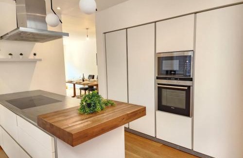 Headington Maison | 3Bedroom Modern house, Free Parkings, WiFi, Spacious, Near JR hospital and centre