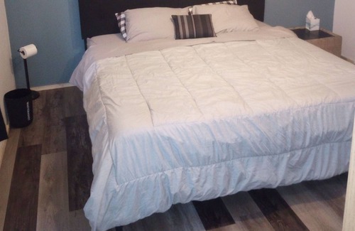 Omaha Maison | 3Bedrooms/2baths and finished basement! Washer&dryer included. Private yard