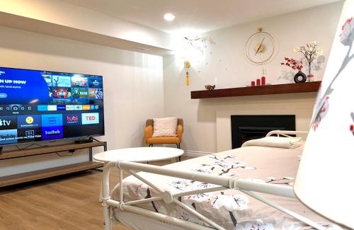 Oakridge Maison | 3Beds 2BA Cherry Blossom Suite - Free Parking - Central Oakridge Neighbourhood