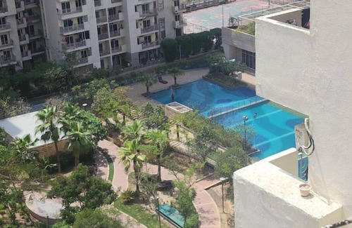 Noida Appartement | 3BHK/2BHK Pool facing oasis