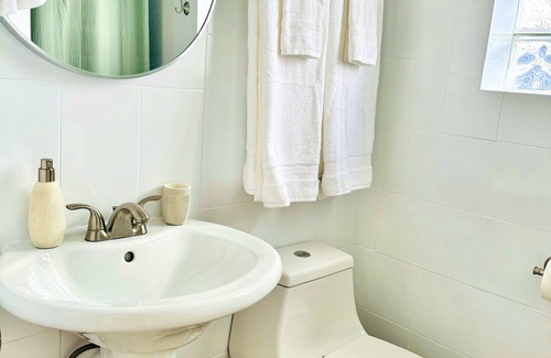 Forest Park Appartement | 3BR/1ba apt; fully furnished and equipped; in Forest Park