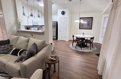 Hutto Maison | 3BR/2BA House near Kalahari & Dell Diamond Sleep 11
