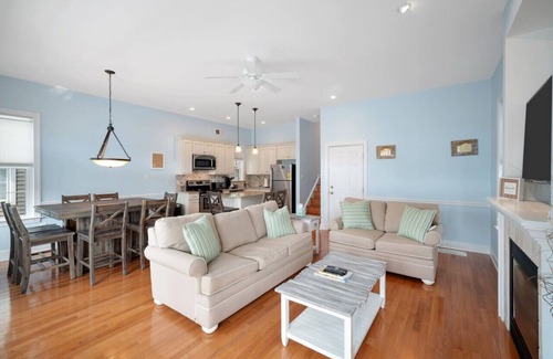 Gold Coast Maison | 3BR/2BA Modern Beach Home
