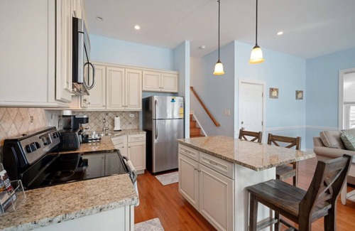 Gold Coast Maison | 3BR/2BA Modern Beach Home