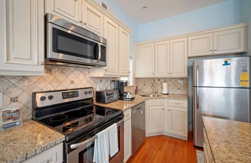 Gold Coast Maison | 3BR/2BA Modern Beach Home