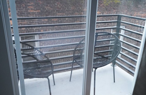West Side Copropriété | Urban Nook in Jersey City with Roofdeck and fireplace, close to NY