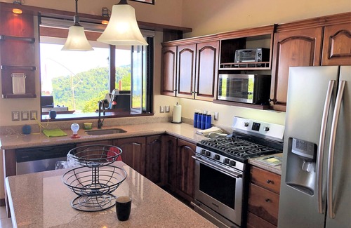 Ciudad Cortes Maison | 3BR, 2BATH, piscine, A / C.