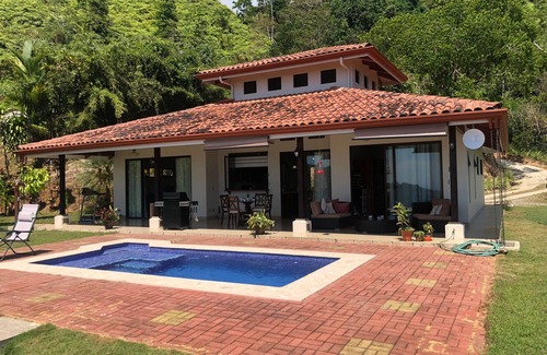 Ciudad Cortes Maison | 3BR, 2BATH, piscine, A / C.