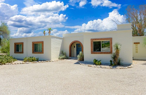 Casas Adobes Maison | 3BR, 2BR, Sleeps 10, Pet Friendly