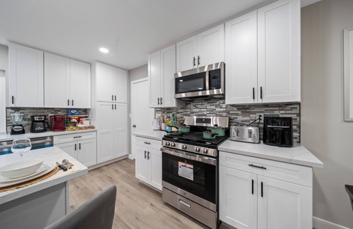 La Presa Maison | 3BR/2Bth - Home w Garage, Hot Tub, King Bed, Yard