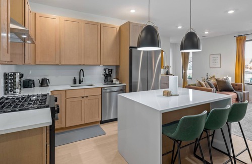 McGinley Square Maison | 3BR/3BA LUX Penthouse+Roofdeck! Quick PATH Access to NYC