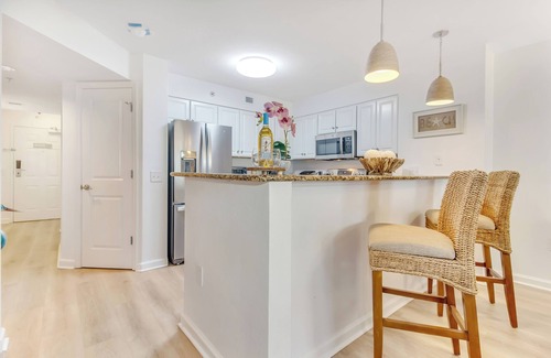 Cherry Grove Beach Copropriété | 3BR- 5th floor- Lake & Golf View condo|Short walk to beach| Resort Access|