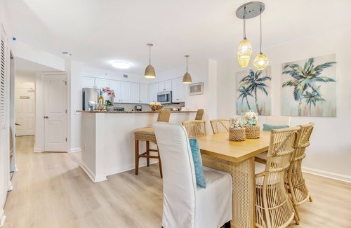 Cherry Grove Beach Copropriété | 3BR- 5th floor- Lake & Golf View condo|Short walk to beach| Resort Access|