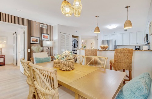 Cherry Grove Beach Copropriété | 3BR- 5th floor- Lake & Golf View condo|Short walk to beach| Resort Access|