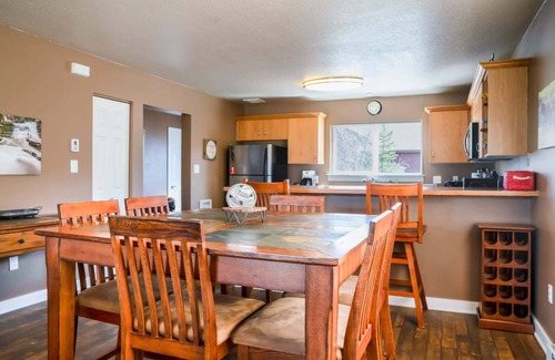 Big Sky Maison | 3BR Big Sky Getaway with Hot Tub and Mountain Views