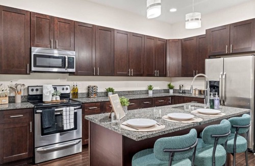 Fairmount Appartement | 3BR | BSL Subway | Steps to Met | Family Friendly