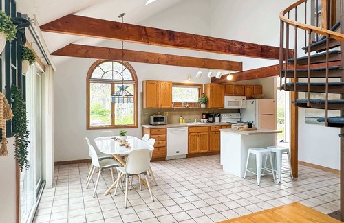 Katama Maison | 3BR Coastal Retreat in Quiet Edgartown Neighborhood