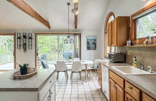Katama Maison | 3BR Coastal Retreat in Quiet Edgartown Neighborhood