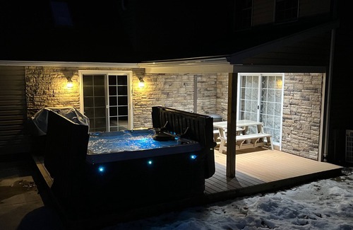 Millmont Cabine | 3BR Cozy Country Cabin w/ Hot Tub near Penns Creek