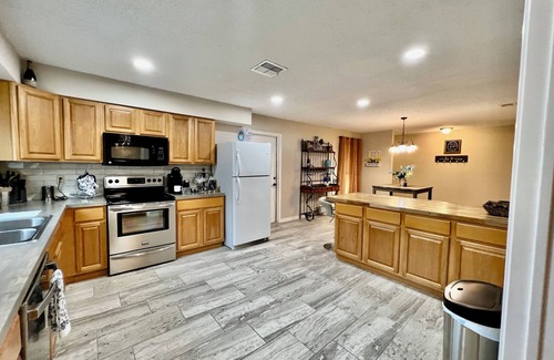 North San Antonio - SAT Maison | 3BR Furnished Retreat w/ Yard, BBQ & Fast Wi-Fi – San Antonio