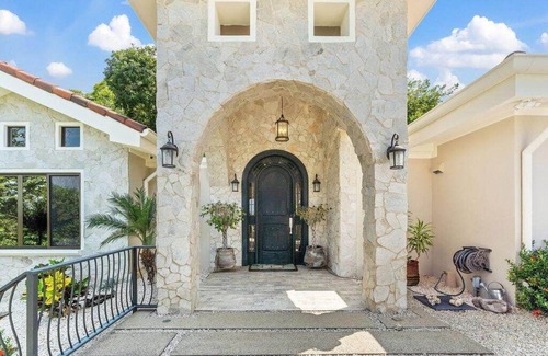 Coco Villa | Luxurious 3 Bedroom Villa