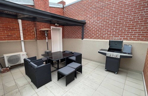 Glen Iris Maison | 3BR Glen Iris Gem – Sleeps 7, Near Train & Freeway with WiFi and AC