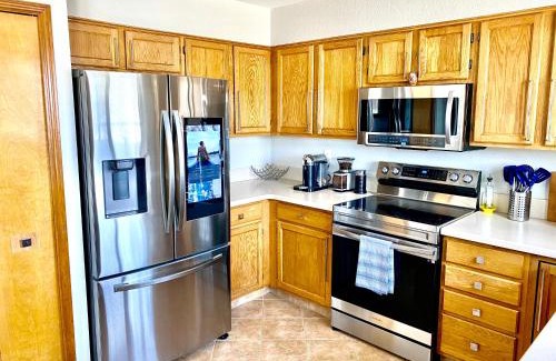 Briargate Maison | 3br home 2br unit close to USAFA with fireplace