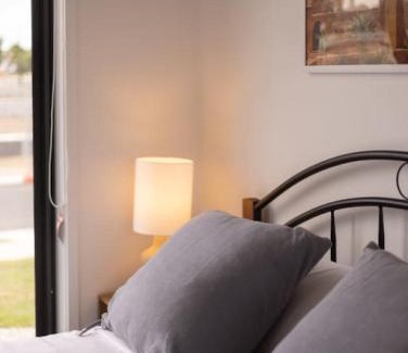 Browns Plains Maison | 3BR home with cozy interior design