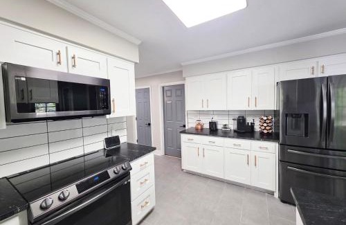 McCain Appartement | 3BR House at Pine Forest Hideaway - 12 Minutes to UNC - Near Jordan Lake