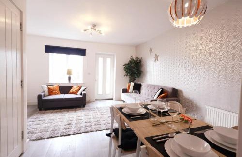 Hall Green Maison | 3BR House with 3 Bathrooms - Families - Professionals - Relocators - NEC - BHX - HS2 - JLR - Travel Cot Available - Pets Welcome - Free Parking
