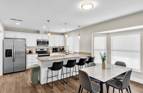 South Arlington Maison | 3BR in Epic Central Area near AT&T Cowboy Stadium - Dallas