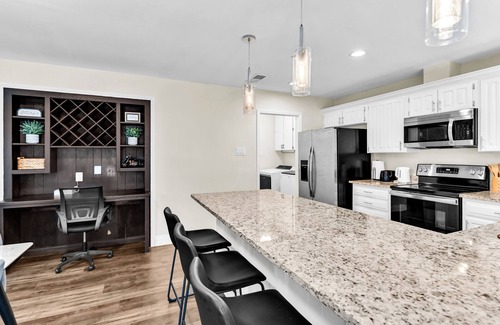 South Arlington Maison | 3BR in Epic Central Area near AT&T Cowboy Stadium - Dallas